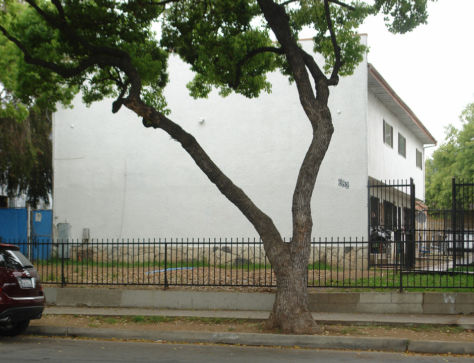 682 Lincoln Ave in Pasadena, CA - Foto de edificio