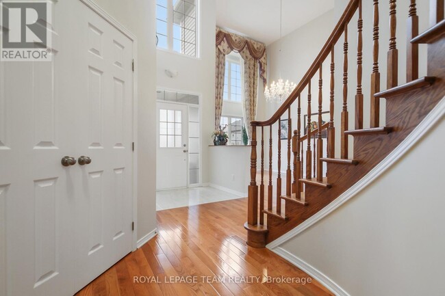 214 Asturcon St in Ottawa, ON - Building Photo - Building Photo