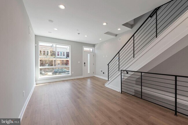 2264 E Cambria St in Philadelphia, PA - Building Photo - Building Photo