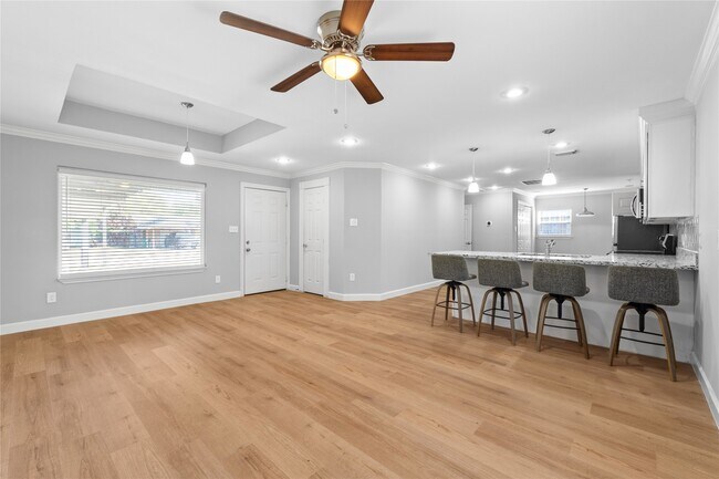 property at 1941 Lynnview Dr