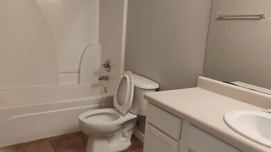 281 Graystone Cir in Centerton, AR - Foto de edificio - Building Photo