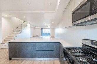 7341 Valmont St in Tujunga, CA - Building Photo - Building Photo