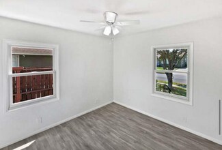 5728 Hazelbrook Ave in Lakewood, CA - Building Photo - Building Photo