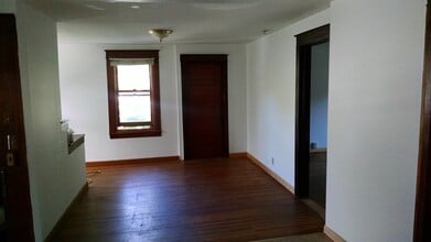 461 Colchester Ave, Unit Walking Distance to UVM in Burlington, VT - Building Photo - Building Photo