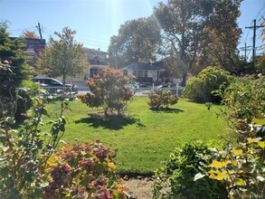 166-06 Willets Point Blvd in Queens, NY - Building Photo - Building Photo