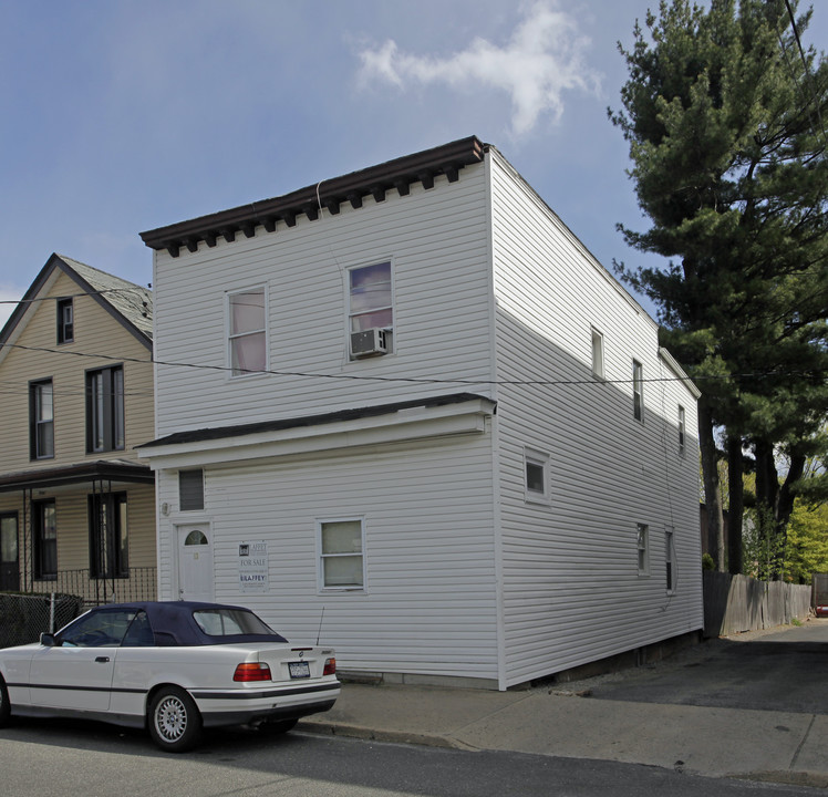 14 Grove St in Glen Cove, NY - Building Photo