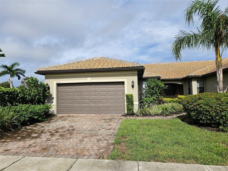19101 Serafina St in Venice, FL - Building Photo