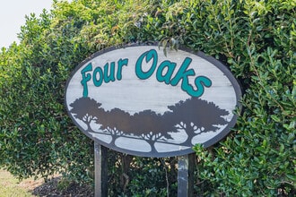 Four Oaks Apartments in Florence, SC - Building Photo - Building Photo