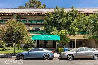 5460 White Oak Ave, Unit J206 in Encino, CA - Foto de edificio - Building Photo