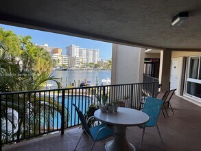 2420 Diana Dr in Hallandale Beach, FL - Building Photo - Building Photo