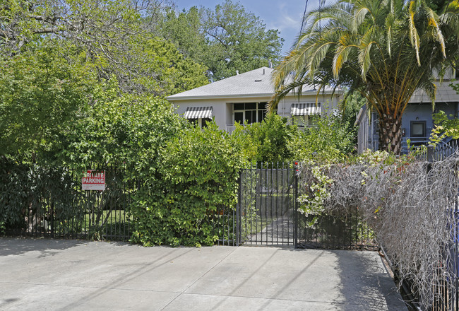 2714 H St in Sacramento, CA - Foto de edificio - Building Photo