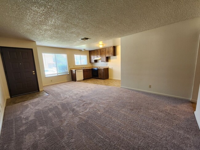 934 Briarwood Dr in West Sacramento, CA - Building Photo - Building Photo