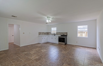 210 N San Jacinto St, Unit 2 in San Antonio, TX - Foto de edificio - Building Photo