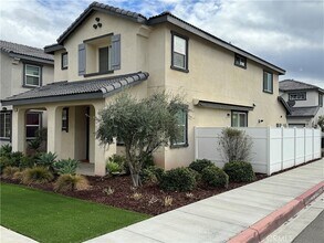 501 Villa Way in Colton, CA - Building Photo - Building Photo
