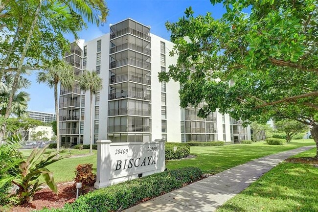 20400 W Country Club Dr in Aventura, FL - Building Photo - Building Photo