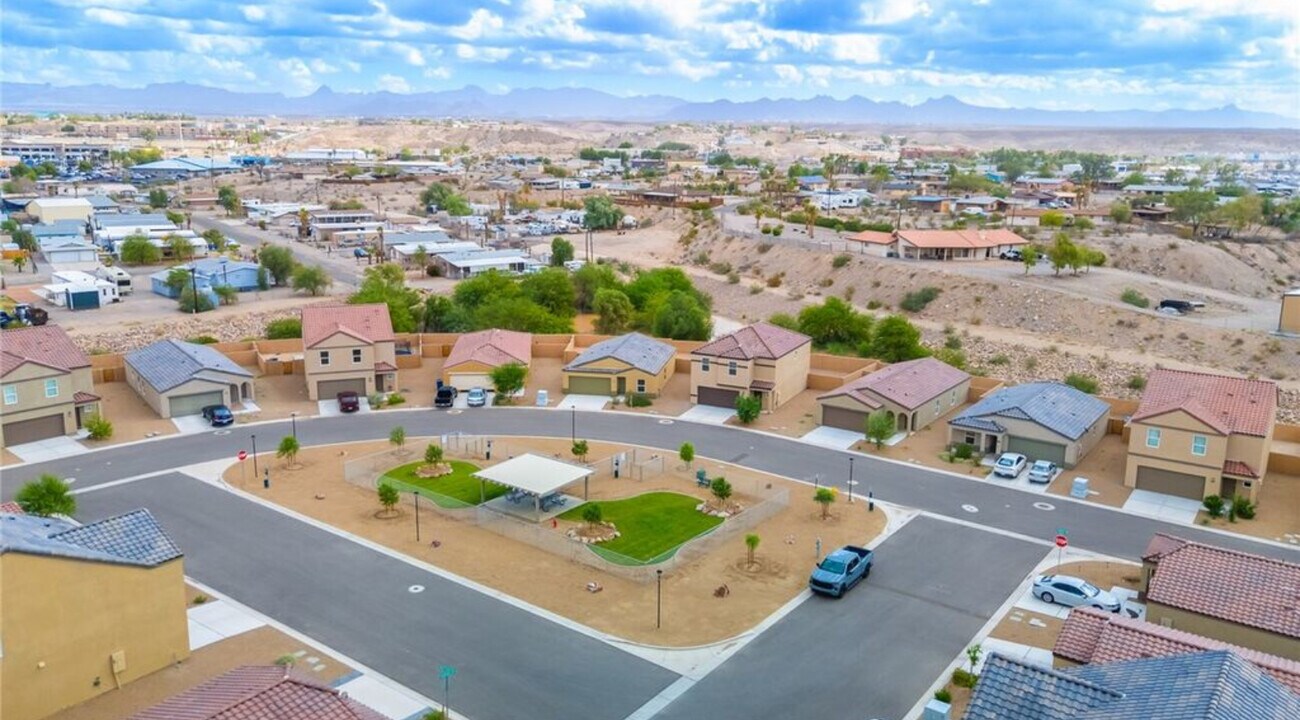 2412 Village Dr in Bullhead City, AZ - Building Photo