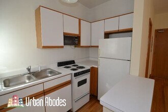 634 W Barry Ave, Unit A06C in Chicago, IL - Building Photo - Building Photo