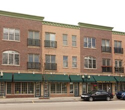511-539 W Main St in Brighton, MI - Foto de edificio - Building Photo
