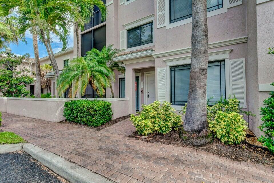 2801 Sarento Pl in Palm Beach Gardens, FL - Building Photo