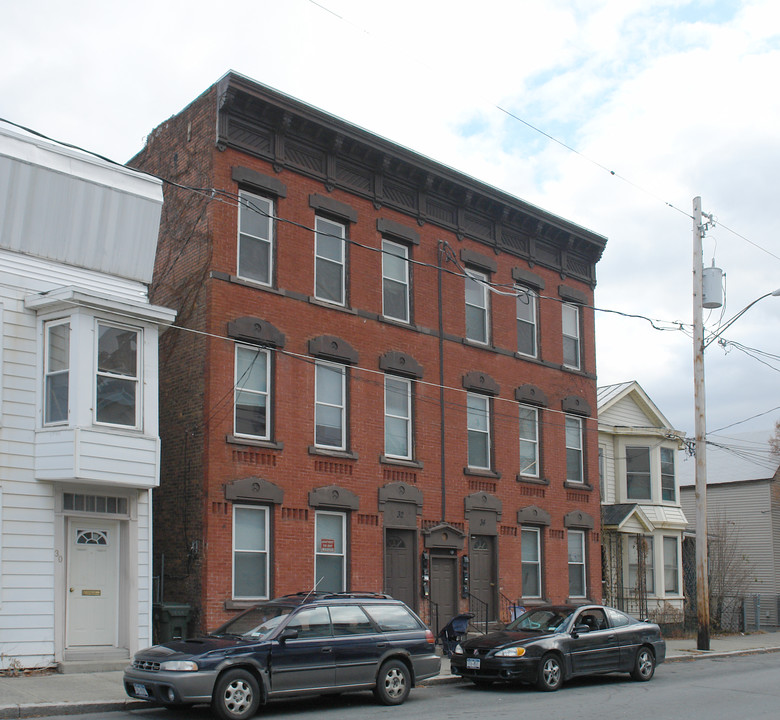 32 Main St in Cohoes, NY - Building Photo