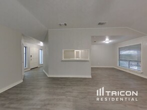 120 WoodCrest Dr in League City, TX - Building Photo - Building Photo