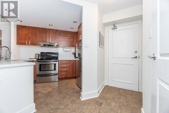 77 Maitland Pl in Toronto, ON - Building Photo - Building Photo