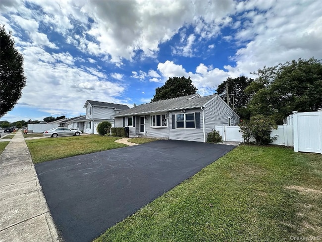 5 Eagle Ln in Farmingdale, NY - Building Photo - Building Photo