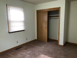 1332 Meadowdale Dr in Lincoln, NE - Building Photo - Building Photo