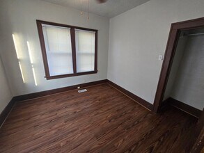 2419 S Newton St in Sioux City, IA - Building Photo - Building Photo