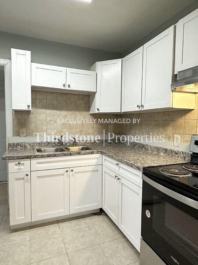 3048 W 19th St in Jacksonville, FL - Building Photo - Building Photo