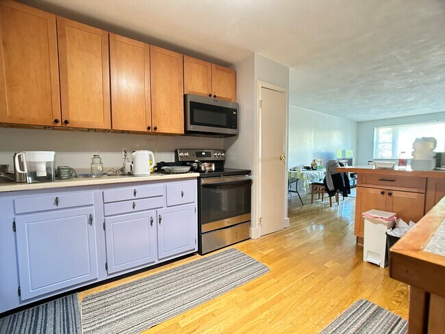 11 Cogswell Ave, Unit 11 in Cambridge, MA - Foto de edificio - Building Photo