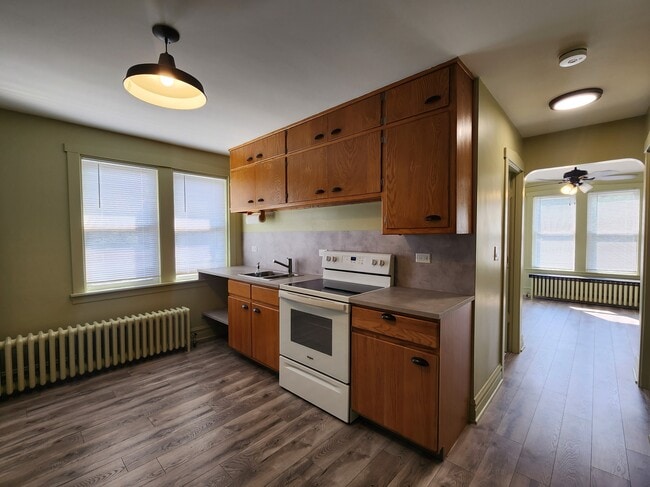 property at 435 S Walnut St