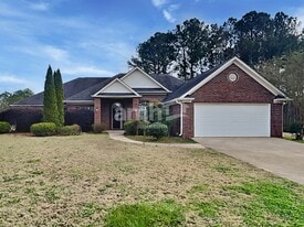 223 Vernon Walk in Mcdonough, GA - Building Photo