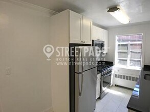 70 St Paul St in Brookline, MA - Building Photo - Building Photo