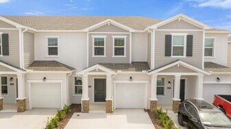 2474 Skyline Lp in Kissimmee, FL - Building Photo
