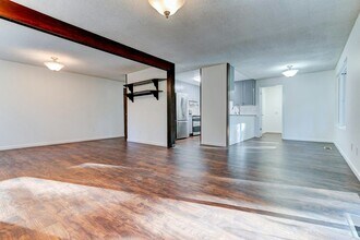 4830 SW Dawn St in Lake Oswego, OR - Building Photo - Building Photo