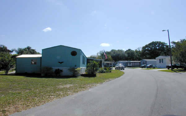 Kentwood in Tampa, FL - Foto de edificio