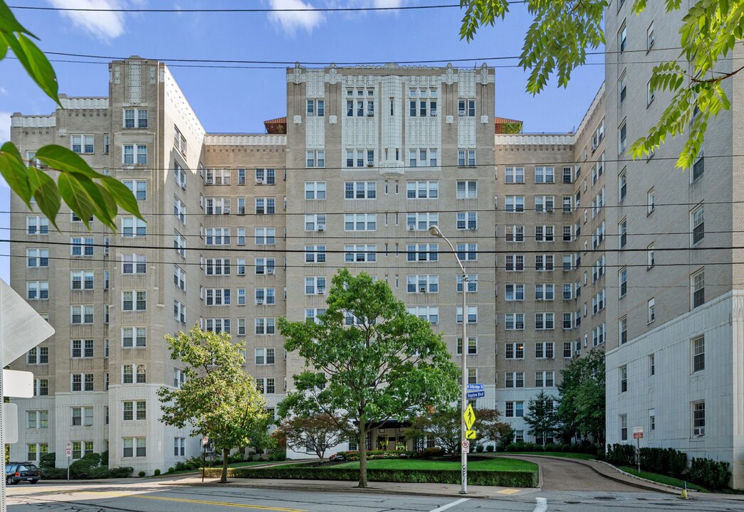 The Royal York Apartments in Pittsburgh, PA - Building Photo