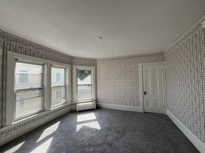 16 Parkview Ave, Unit 2 in Bangor, ME - Building Photo - Building Photo