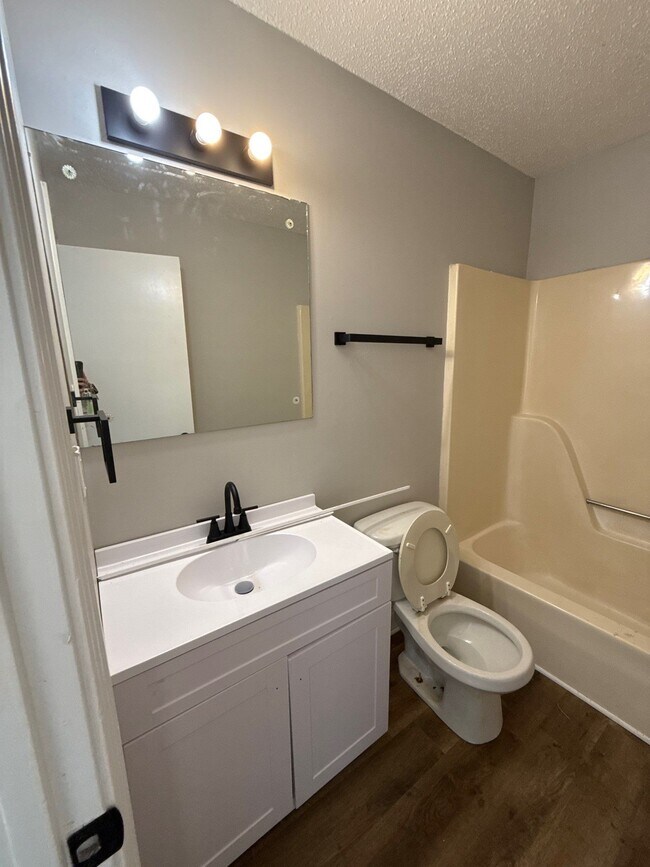 127 E Jefferson St in Brownsville, TN - Building Photo - Building Photo