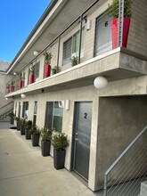 1418 N Poinsettia Pl, Unit 3 in West Hollywood, CA - Foto de edificio - Building Photo