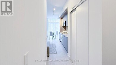 6 Greenbriar Rd in Toronto, ON - Building Photo - Building Photo
