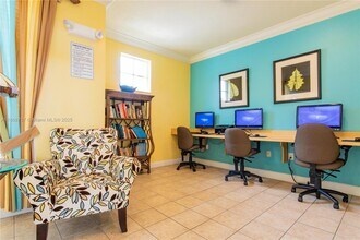 701 N Powerline Rd in Pompano Beach, FL - Building Photo - Building Photo