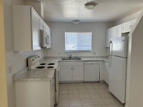 1100 Vine St in Paso Robles, CA - Building Photo - Building Photo