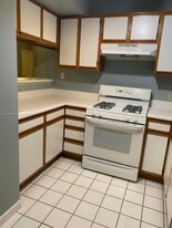 15290 SW 106th Ln, Unit 307 in Miami, FL - Building Photo