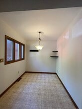 1142 Sperry Rd in Cheshire, CT - Building Photo - Building Photo