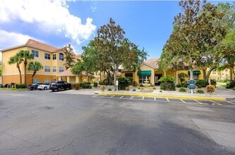 10764 70th Ave in Seminole, FL - Foto de edificio - Building Photo