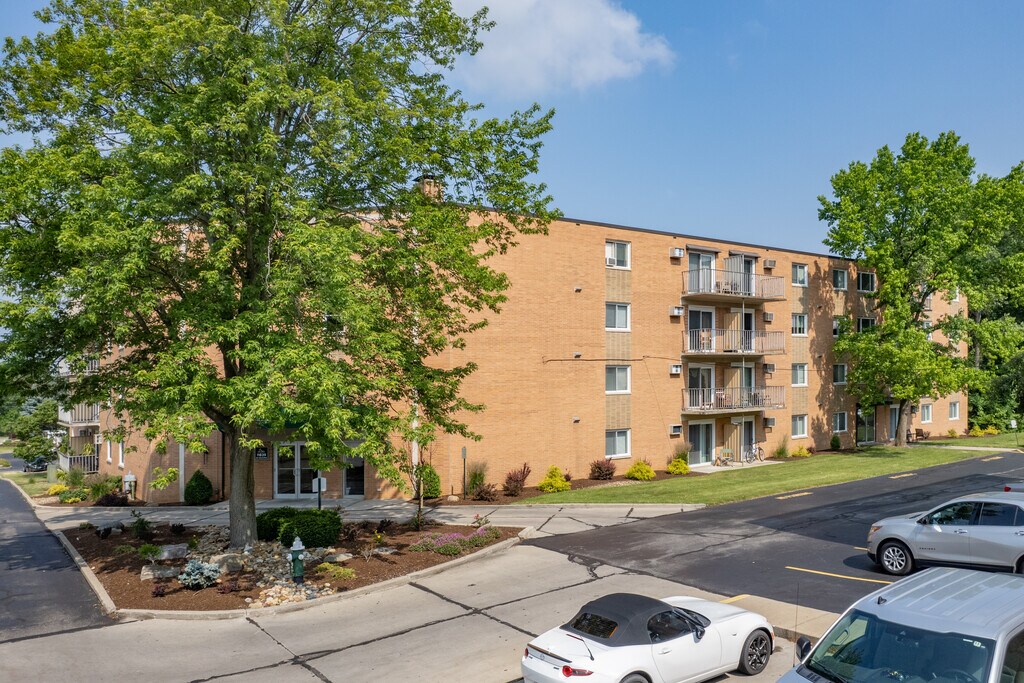 The Towers at Falling Water Apartments in Strongsville, OH ...