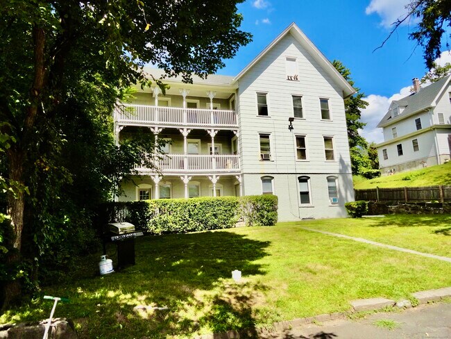 68 Hungerford Alley in Bristol, CT - Building Photo - Building Photo