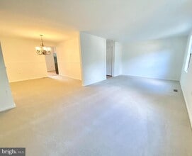 6026 Heathwick Ct in Burke, VA - Building Photo - Building Photo